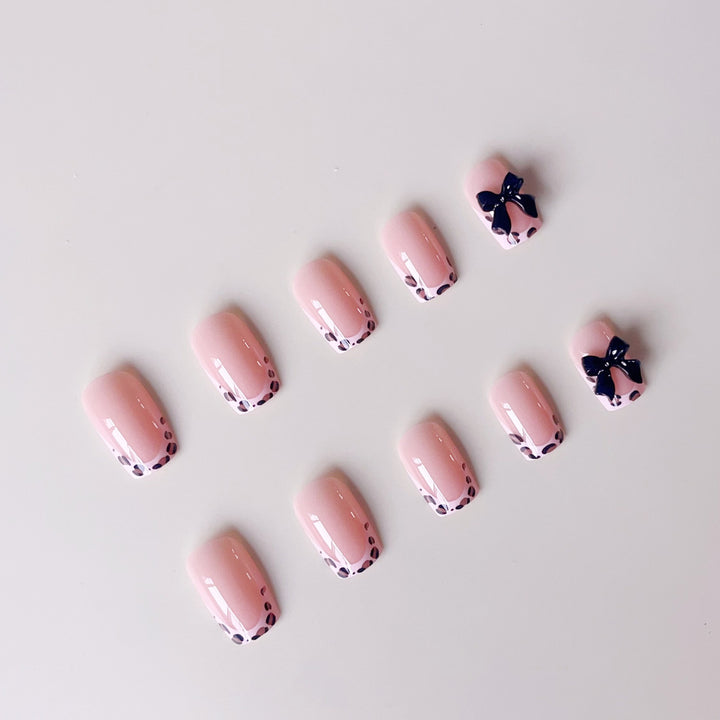 Kunstnagelset mit eleganten 3D-Schleifen und Leopardendesign Karnz