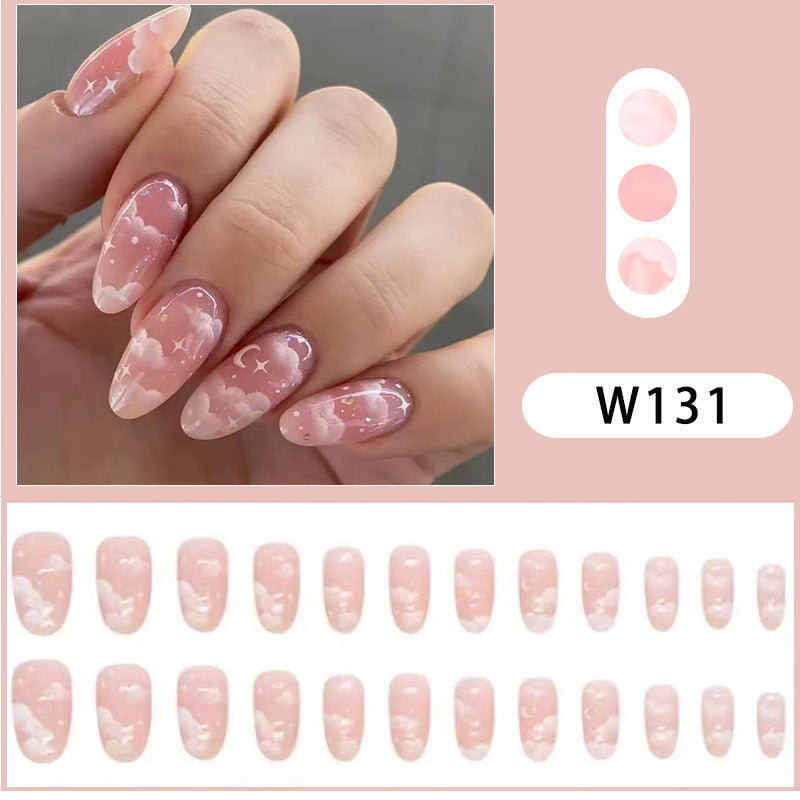 Künstlerische Druck-Nageltips mit Wolken-Design