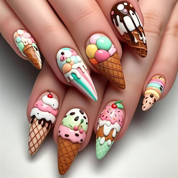Kreative Kunstnägel mit Eiscreme-Motiv Karnz