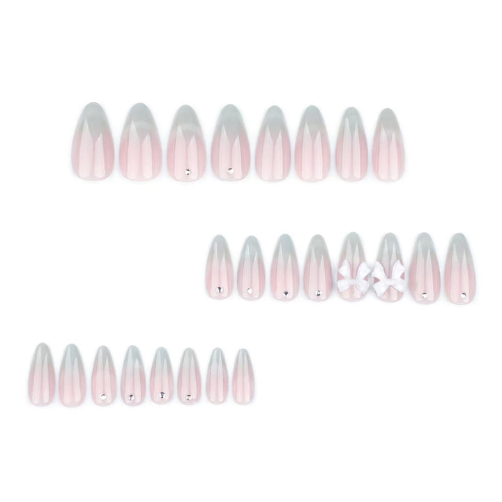 Elegante und Kunstvolle Nagelspitzen Karnz