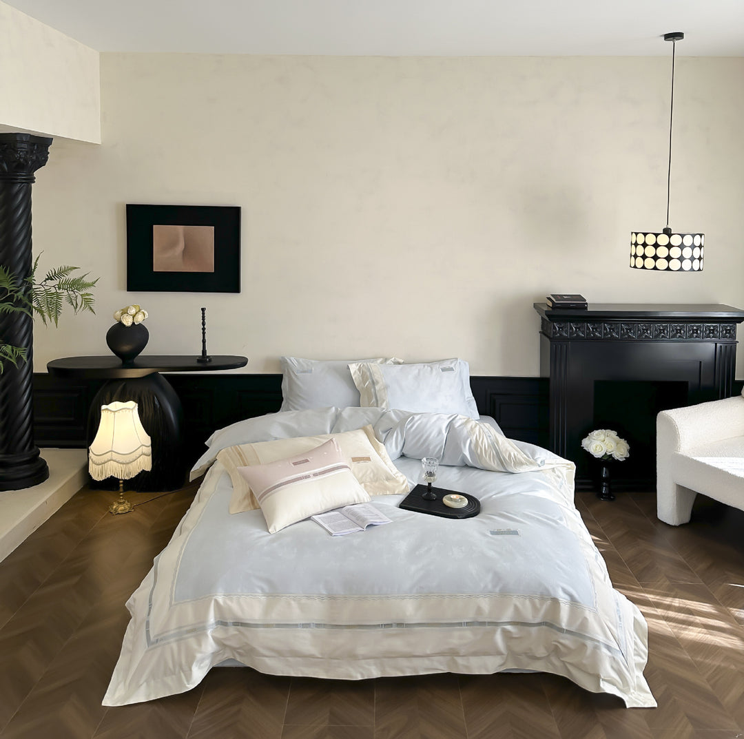 Premium-Bettwäscheset aus Baumwollsatin mit dezentem Schmetterlings‑Jacquard und Zierkeder