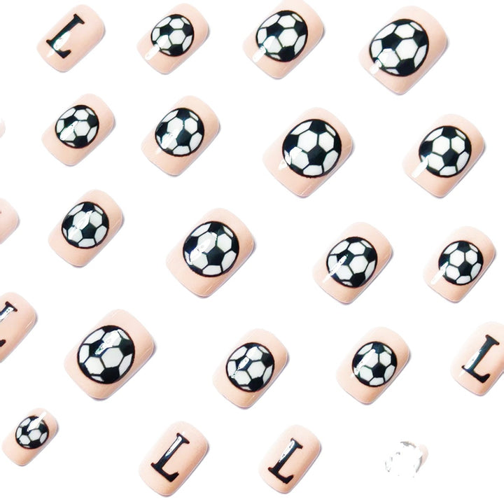 Kreative Nagelkunst mit Fußball-Motiv Karnz
