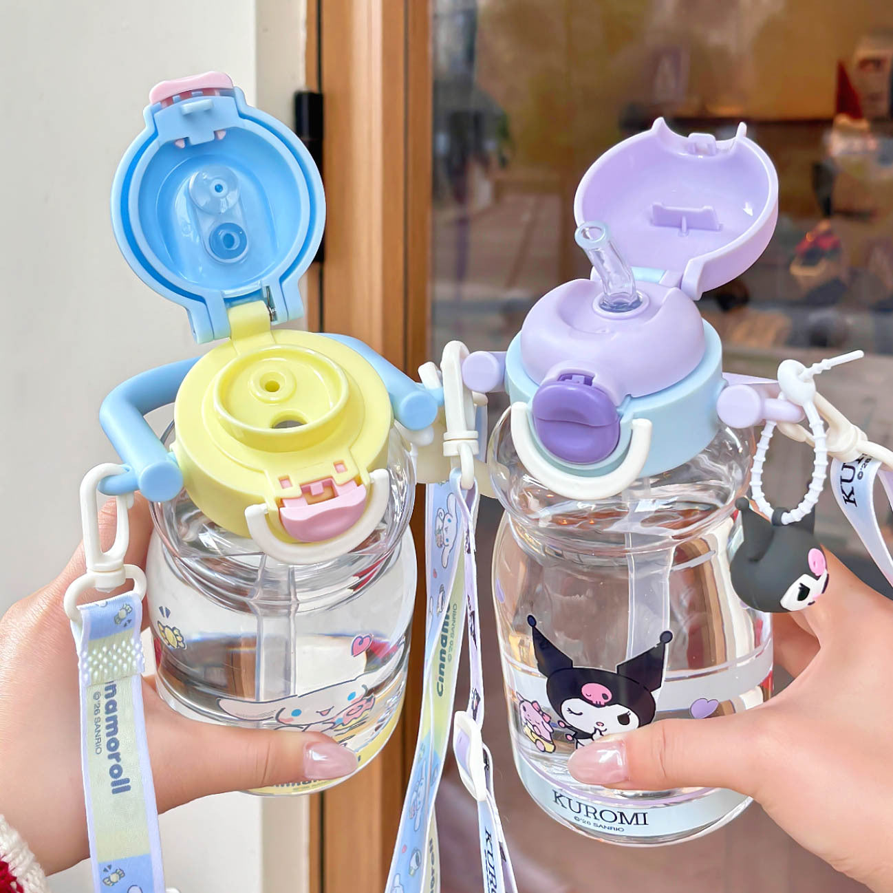 Damen Trinkflasche mit hochwertigem Silikon-Tragegriff und verspieltem Charakterdesign Karnz