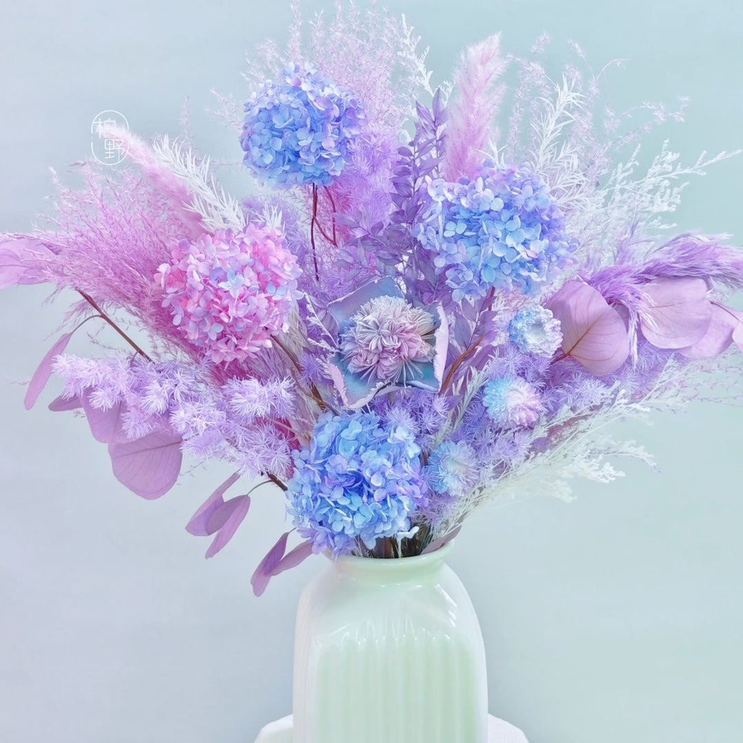 Dekorative Blumen-Centerpiece-Anordnung für besondere Anlässe