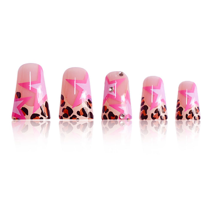 Künstlerische Nagelkunst Karnz
