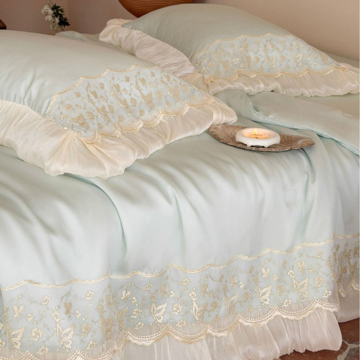 Luxuriöses Satin-Bettwäsche-Set mit Spitzen- und Rüschenverzierung