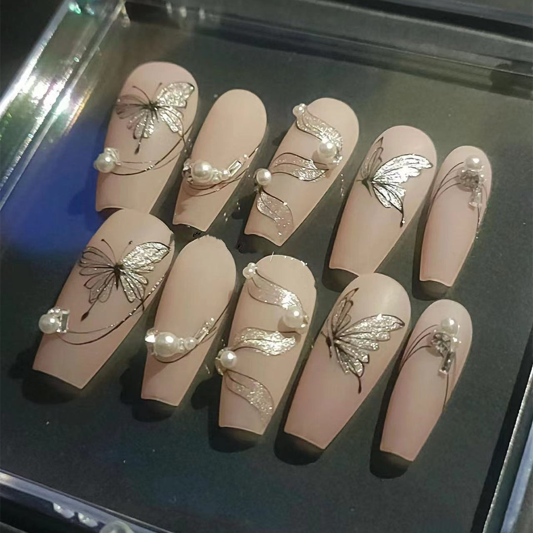 Kunstnägel mit filigranem Schmetterlingsdesign Karnz