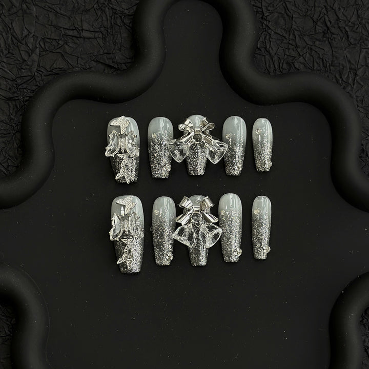 Glitzerndes Press-On-Nagelset mit Kristallakzenten