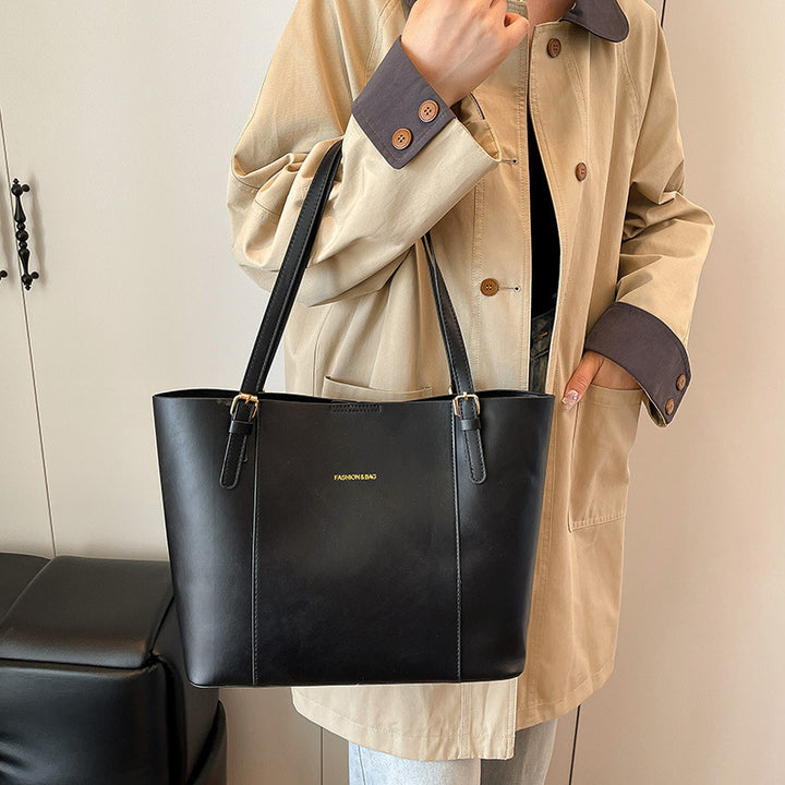 Schlanke minimalistische Leder-Umhängetasche Karnz