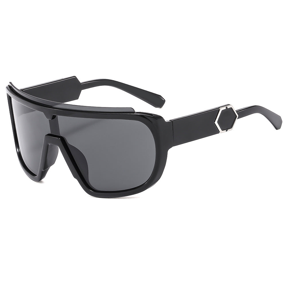 Damen sportive Sonnenbrille mit futuristischem Design und breiter Front Karnz