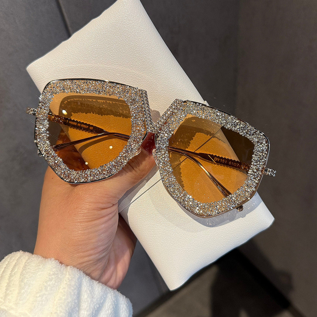 Damen luxuriöse Sonnenbrille mit glamourösem Strassrahmen Karnz