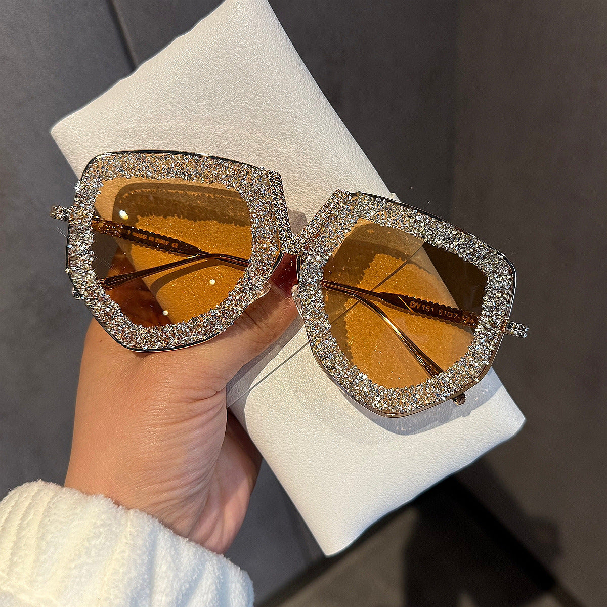 Damen luxuriöse Sonnenbrille mit glamourösem Strassrahmen Karnz