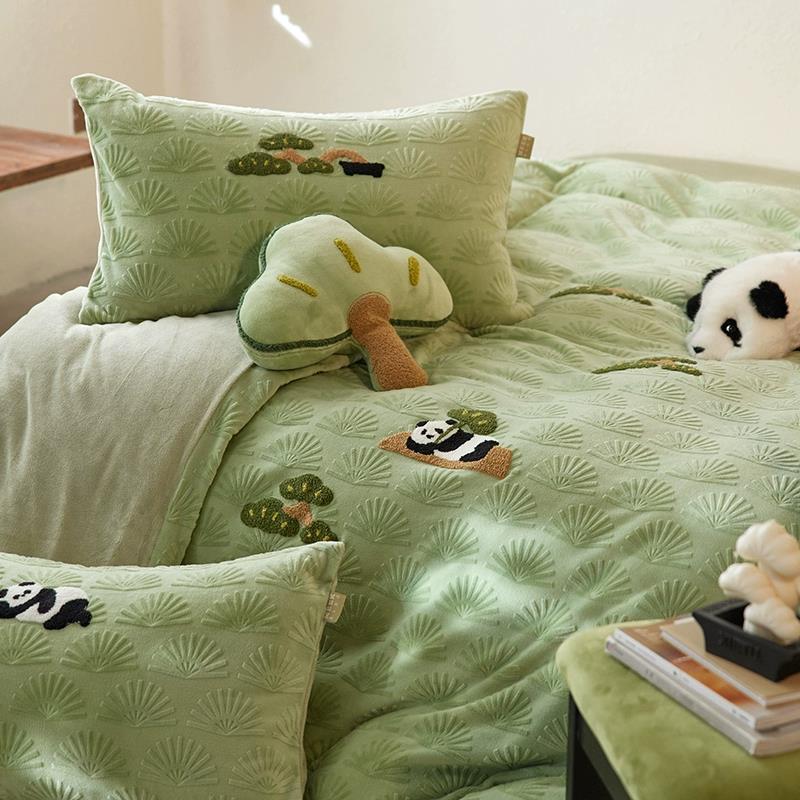 Flauschige Microfaser-Bettwäschegarnitur mit Reliefjacquard und gestickten Panda-Motiven