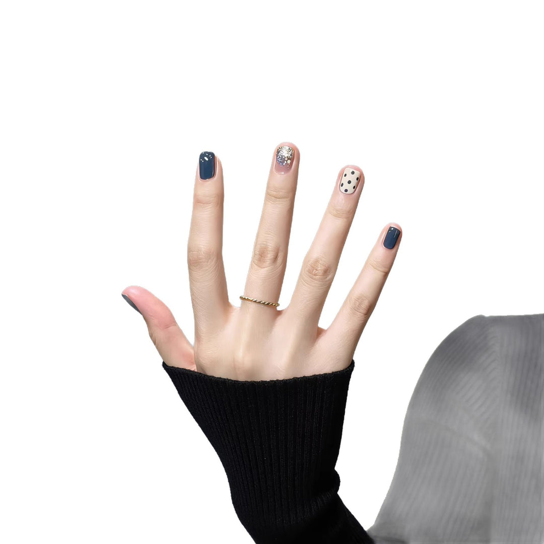 Stylisches dekoratives Press-On-Nagelset