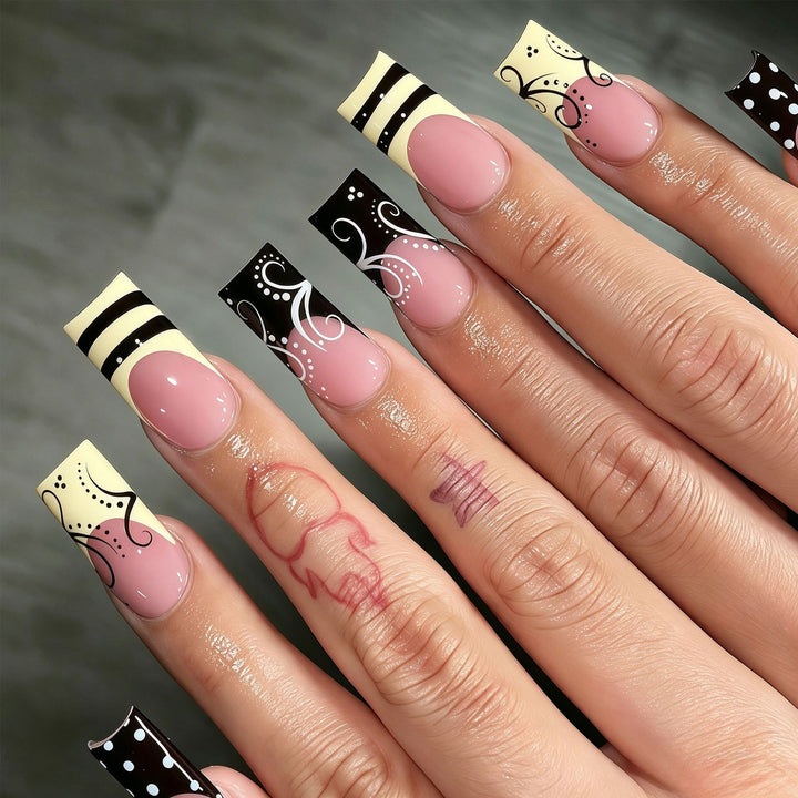 Dekorative lange Press-On Nagelkunst Tipps Karnz