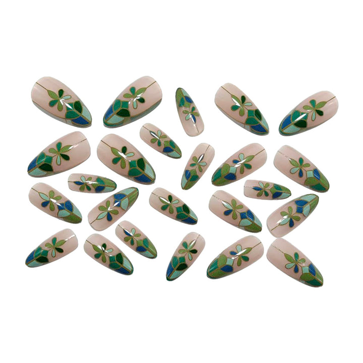 Französische Kunstnägel mit Floralem Design Karnz