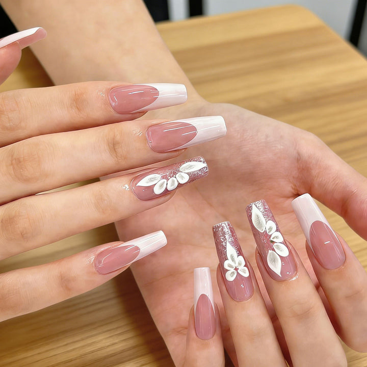 Elegante Blumen Design Druck-Nägel Karnz