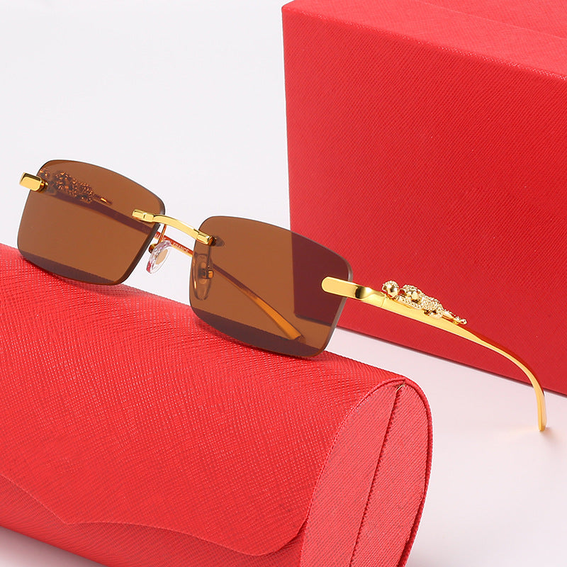 Damen modische Sonnenbrille mit elegantem Metallrahmen und verzierten Bügeln Karnz