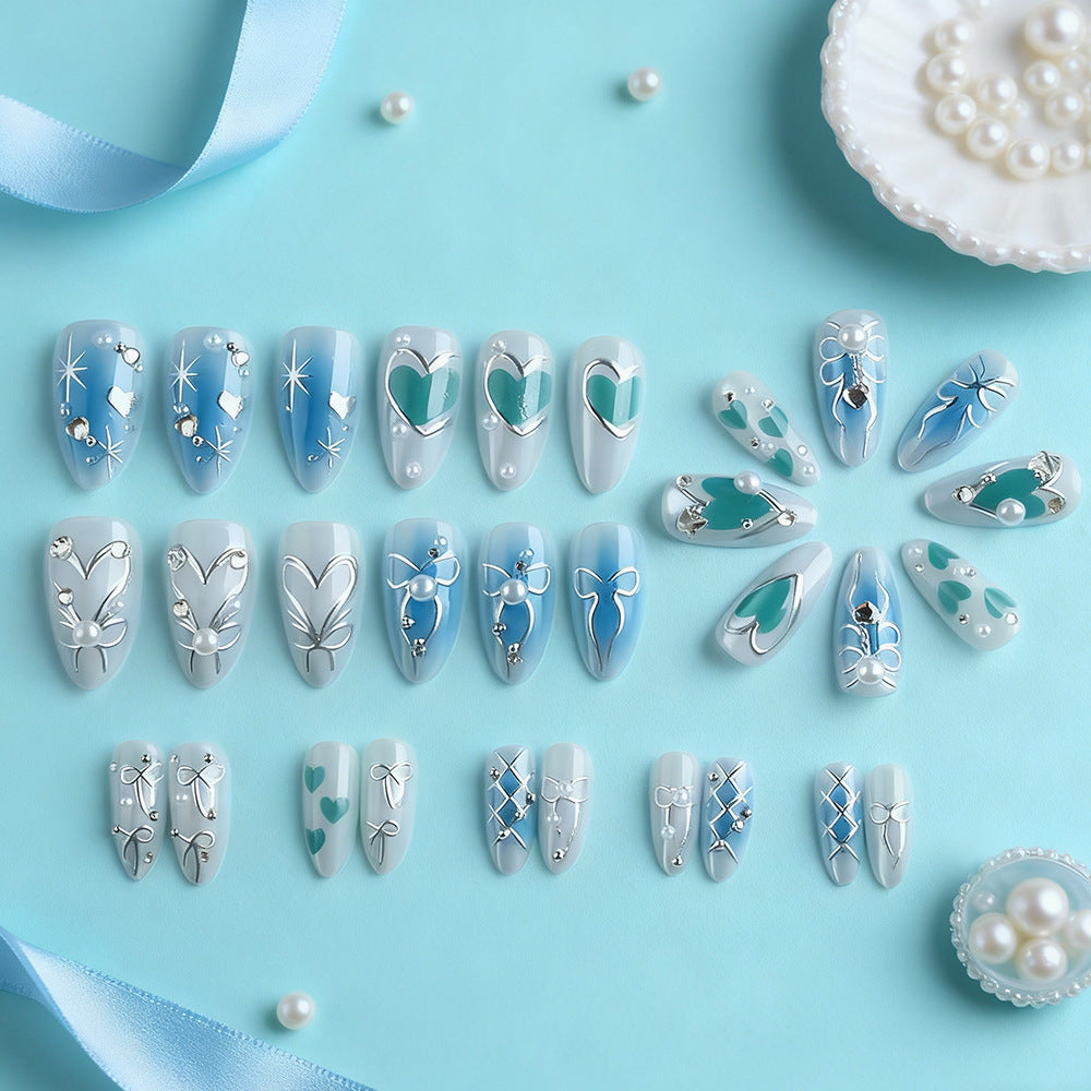 Künstlerisches, mit Kristallen verziertes Nail Art Set Karnz