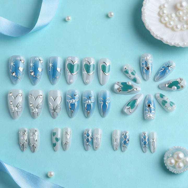 Künstlerisches, mit Kristallen verziertes Nail Art Set Karnz