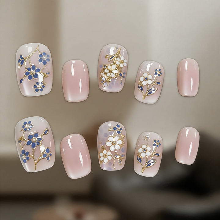 Blumeninspiriertes Press-On Nagelkunst Kollektion