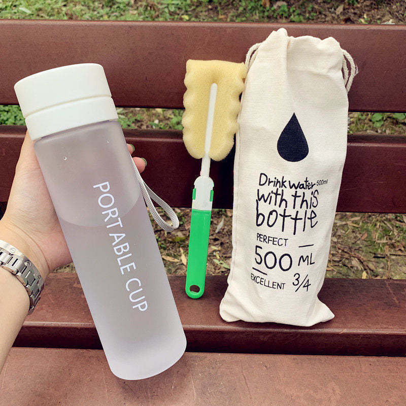 Damen tragbare Wasserflasche mit praktischem Reinigungssystem Karnz