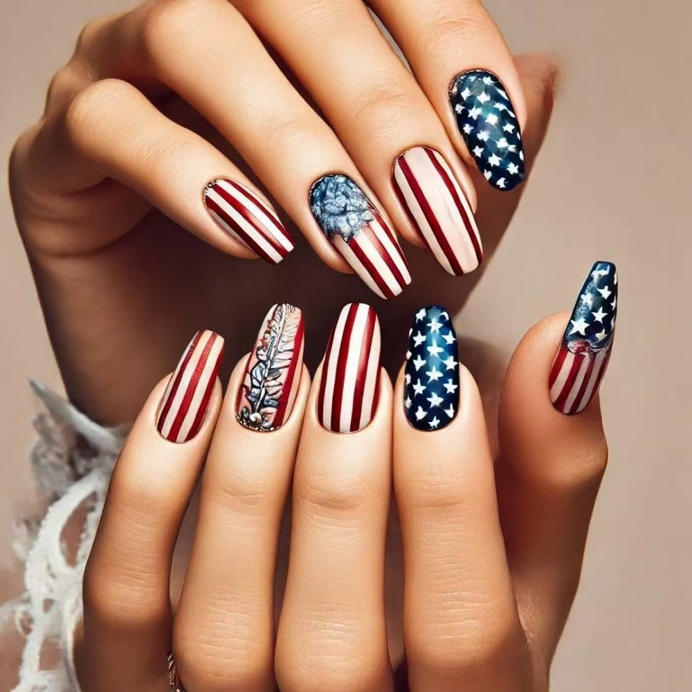 Kreative Kunstnägel mit patriotischem Design Karnz