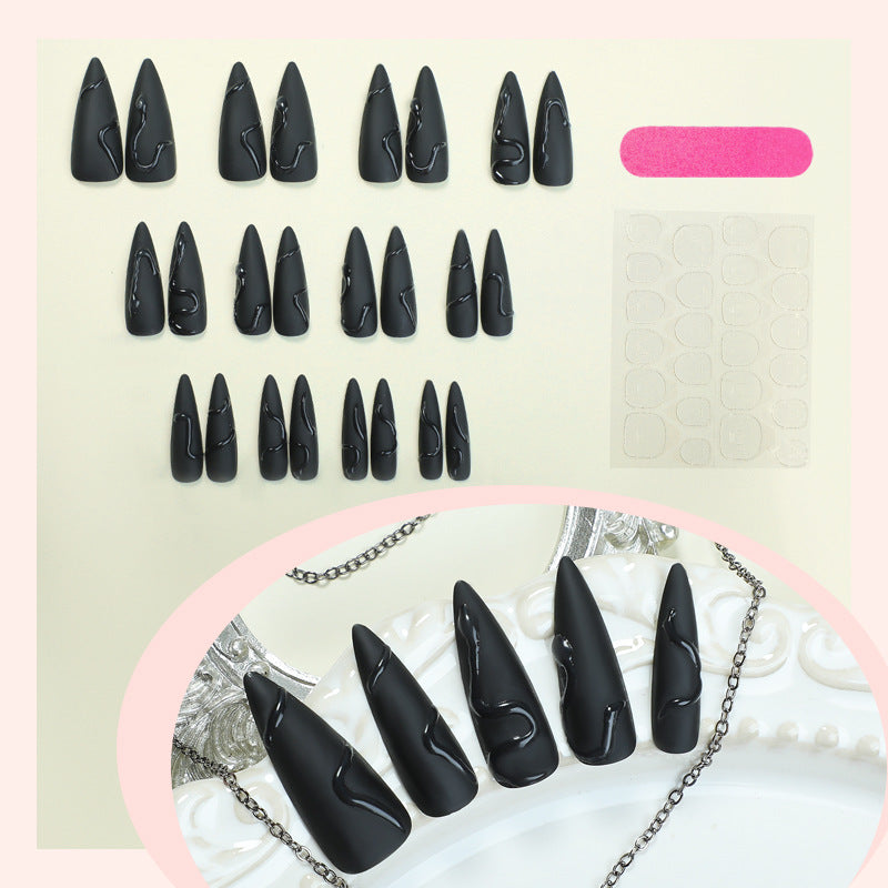 Künstlerisches Stiletto-Nageldesign Karnz