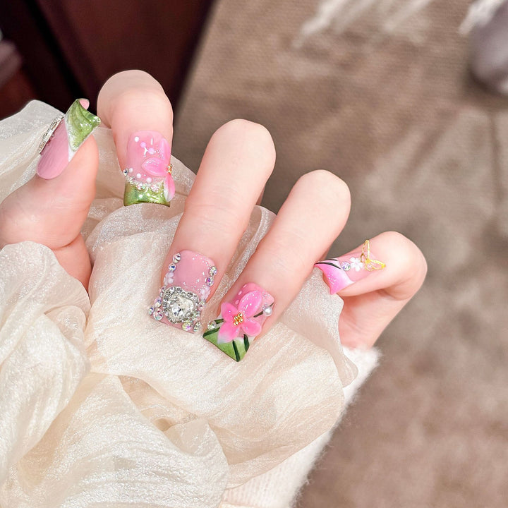 Dekorative florale Druck-Nagelverzierungen
