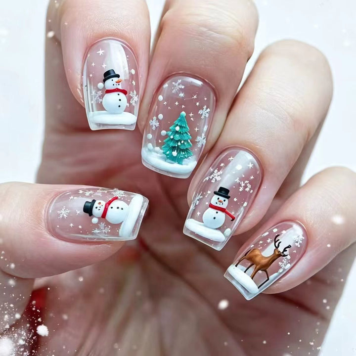 Kunstnägel mit Festlichem Winterdesign Karnz