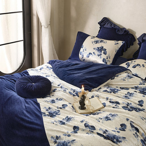 Premium-Samt-Bettwäscheset mit floralem Satin-Kontrast und dekorativer Kräuselbordüre