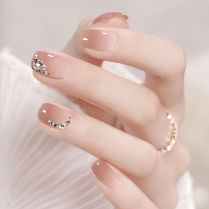 Elegante Strass-Design Press-On Nagelspitzen Karnz