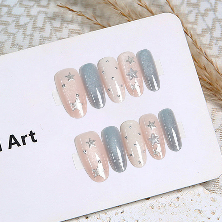 Kunstnagelset mit funkelnden Sternenmotiven Karnz