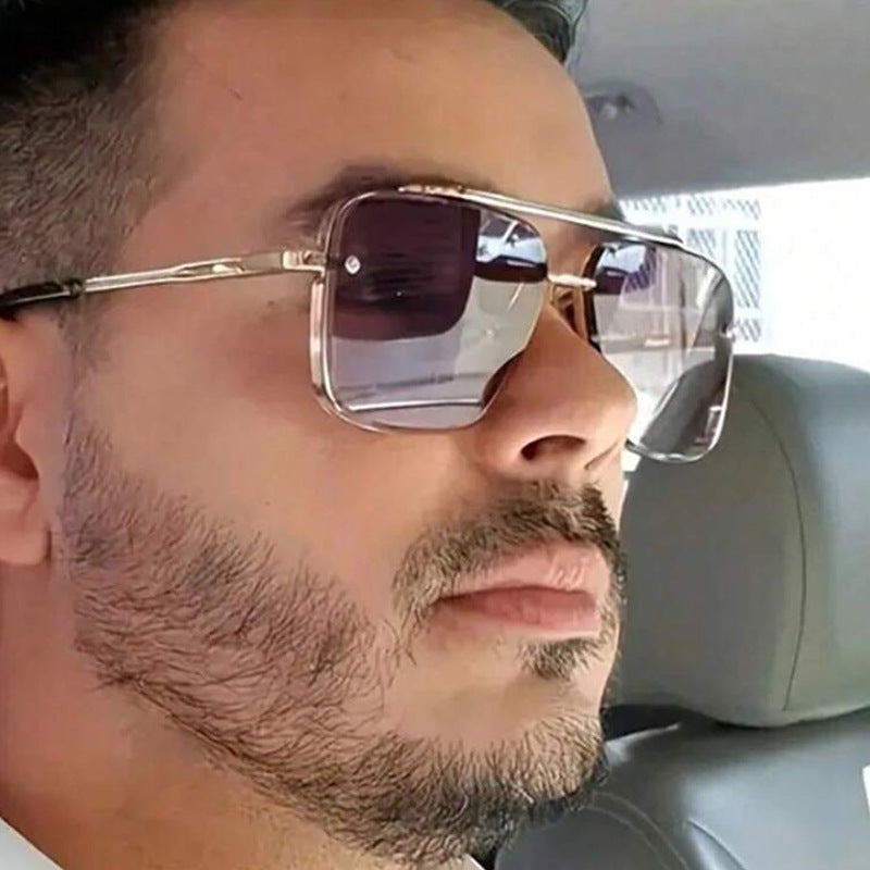 Damen quadratische Sonnenbrille mit schützenden Gläsern und modernem Metallrahmen Karnz