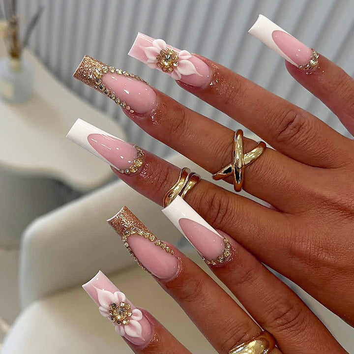 Premium Dekorative Press-On Nagel Set mit Strass- und Blumenakzenten Karnz