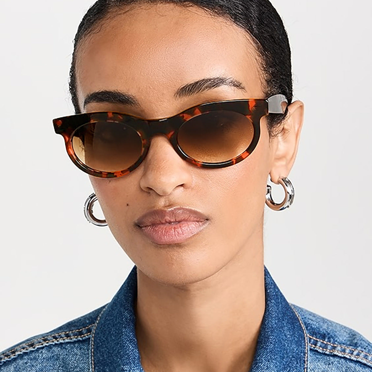 Damen trendige Sonnenbrille mit stilvollem Design aus robustem Kunststoff Karnz