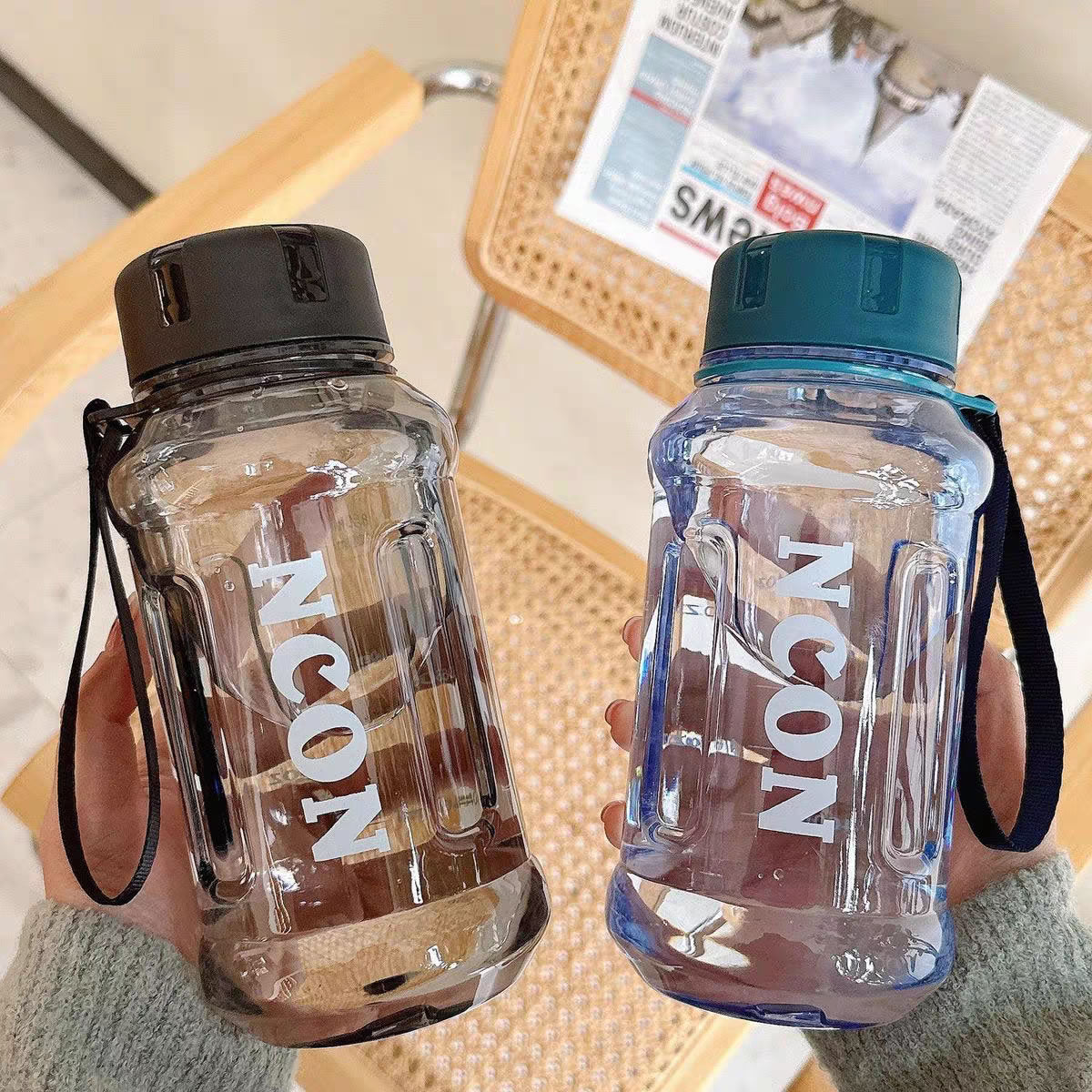 Damen Transparente Trinkflasche mit praktischem Tragegriff Karnz