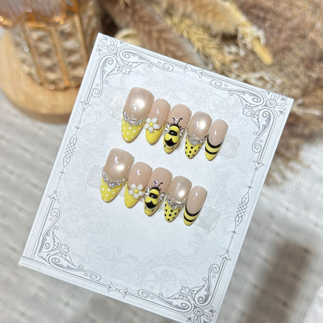 Künstlerisches Bienen-Motiv Press-On Nagelset Karnz