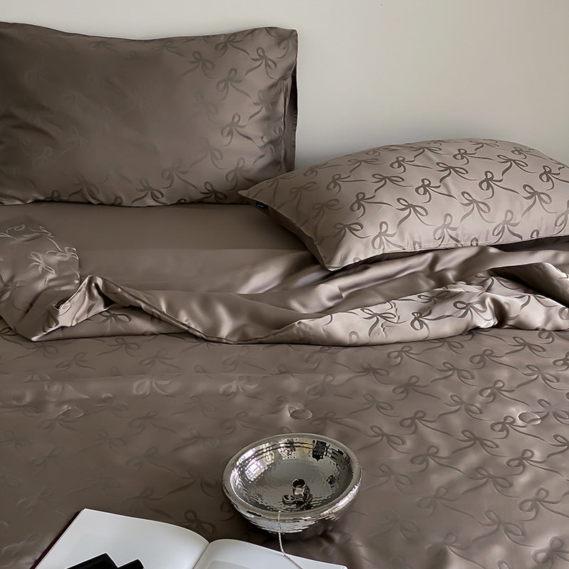 Premium-Satin-Bettwäschegarnitur mit feinem Jacquardrelief und seidig-mattem Finish