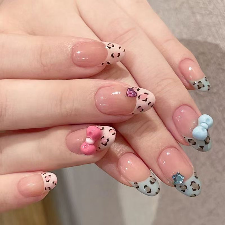 Modischer Press-On Nagelset Karnz