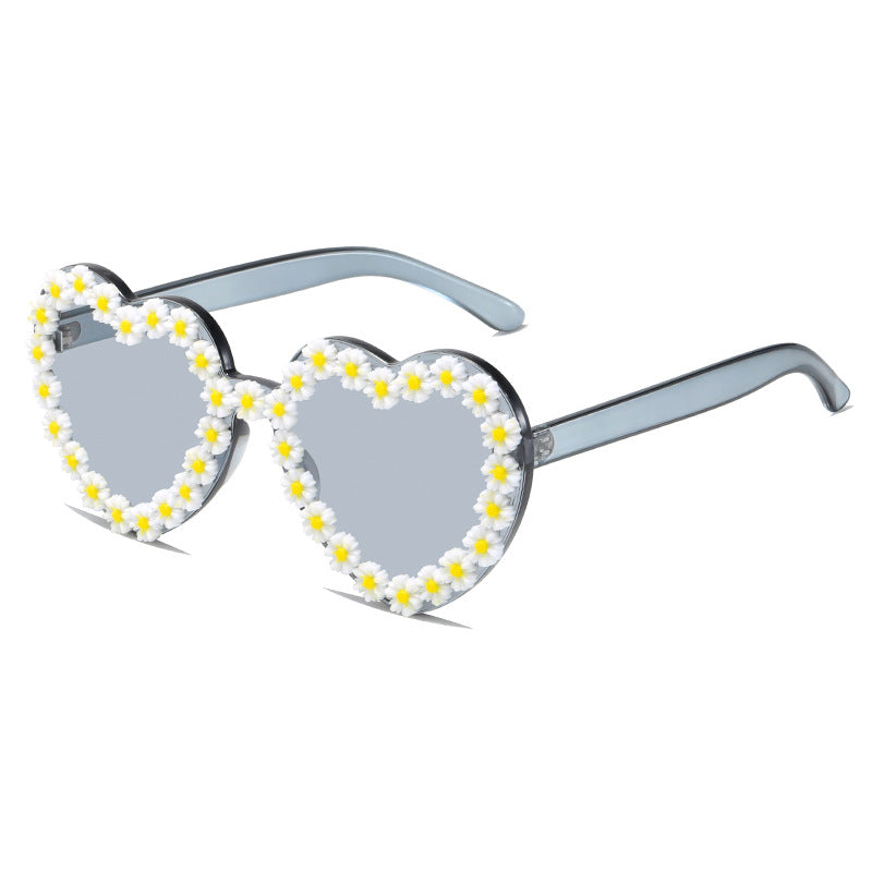 Damen Liebesförmige Sonnenbrille mit floralen Verzierungen Karnz