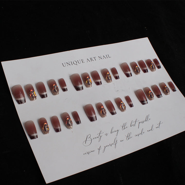 Glänzendes Gradient Press-On Nagelkunstset mit dekorativen Akzenten Karnz