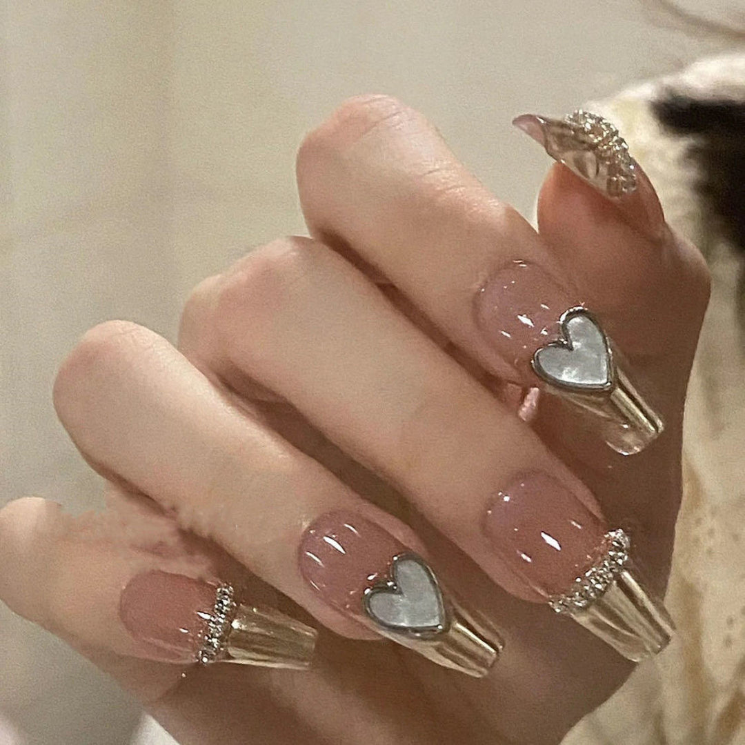 Herz-verzierte Press-On Nagelkunst Karnz