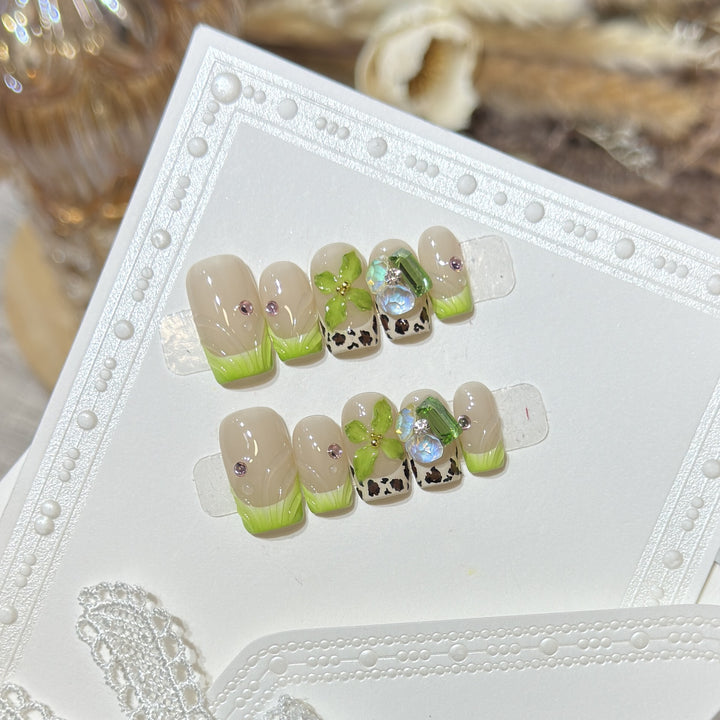 Florales Press-On Nail Set Karnz