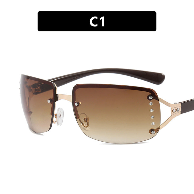 Damen extravagante Sonnenbrille im modernen Design mit feinen Akzenten Karnz