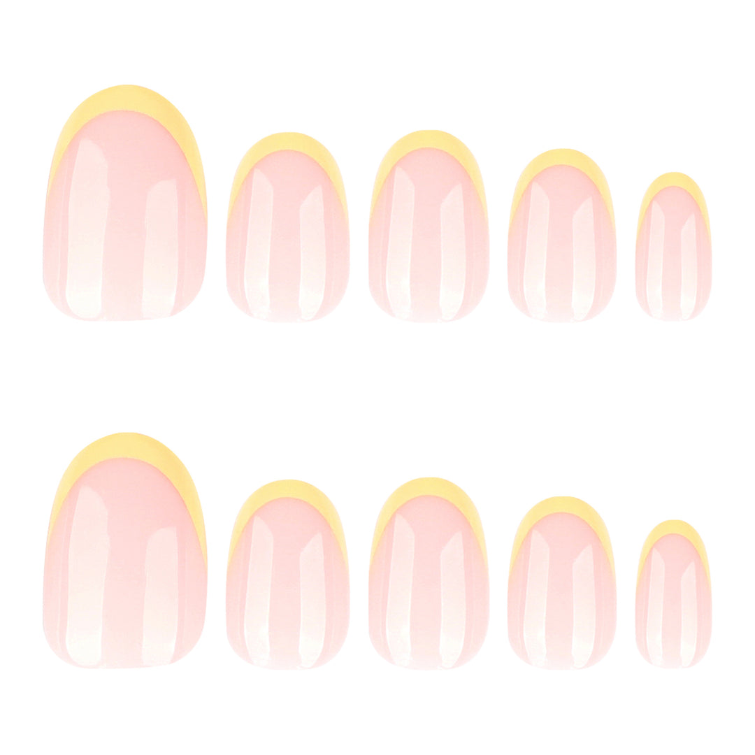 Elegante Nagelkunst im modernen French-Tip Design Karnz