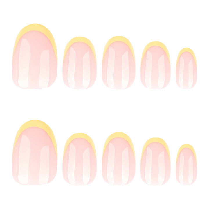 Elegante Nagelkunst im modernen French-Tip Design Karnz