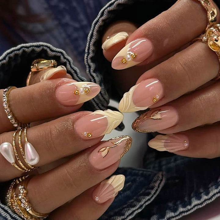 Luxuriöses blumeninspiriertes Acrylnageldesign