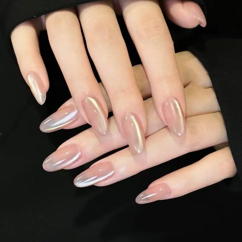 Glänzende mandelförmige Nagelverlängerungen Karnz