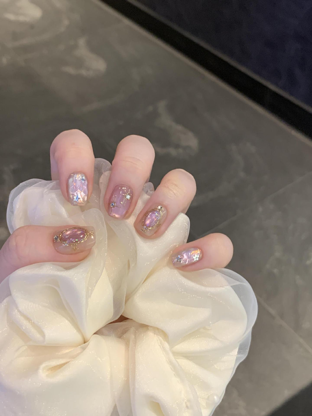 Glamouröse Nagelkunst mit Glitzereffekt Karnz